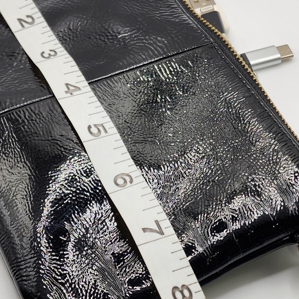 Handbag Butler Charging Wallet - Picture 2 of 7